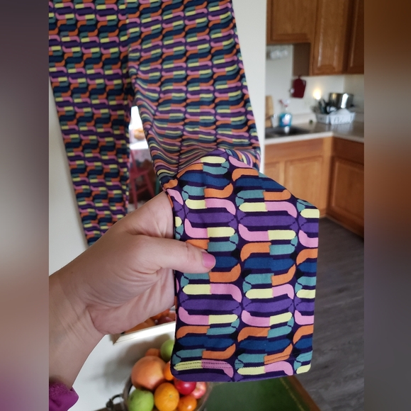 Hot! 90's Mike& Ike lularoe leggings TC - Picture 2 of 14